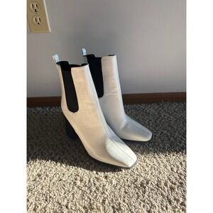NWOT Forever 21 Women's‎ white crocodile chunky heel Chelsea ankle boots size 9
